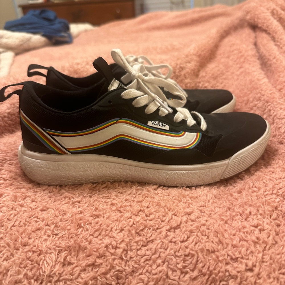 Vans women’s 8.0, mens 6.5